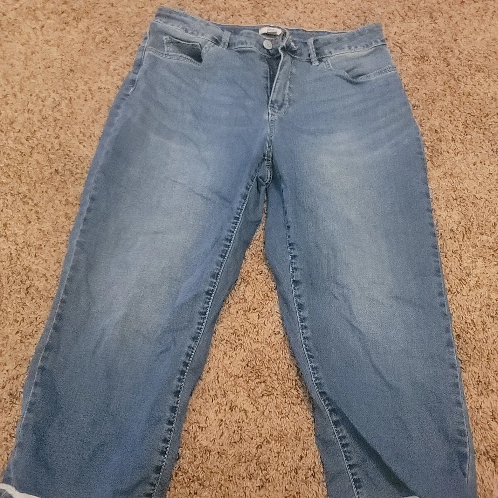Capris - Picture 1 of 2